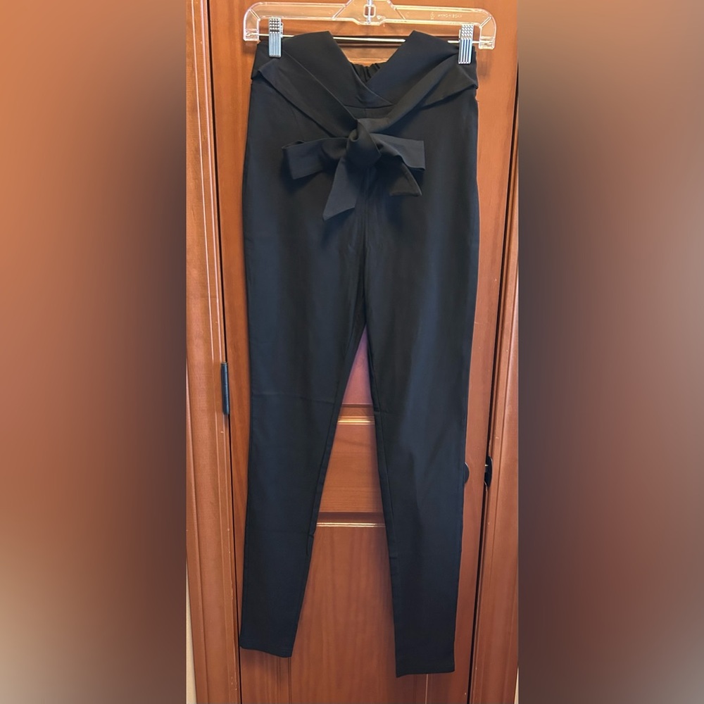 Elegant Black High-Waisted Pants Size Small NWOT🖤